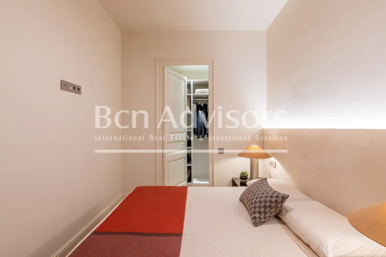 Dormitori de Apartament en venda en Barcelona amb Aire condicionat, Calefacció i Terrassa