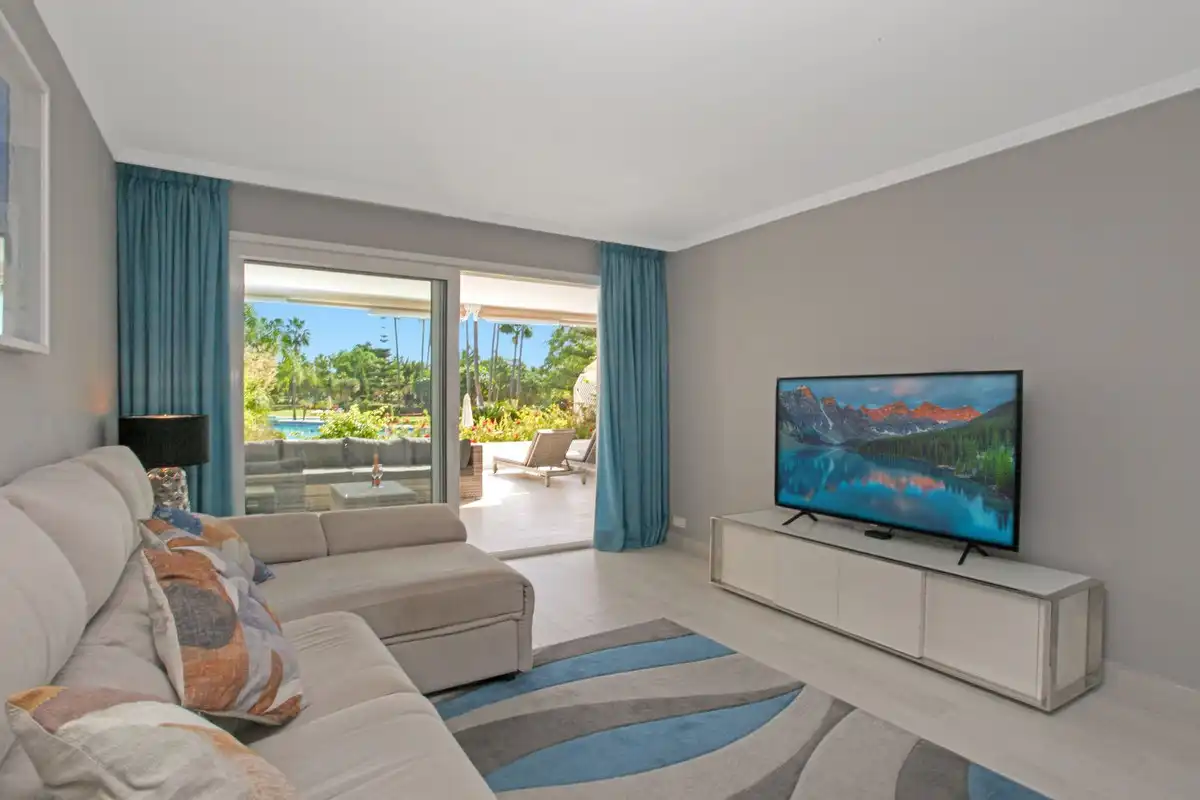 Penthouse with pool for sale in Nueva Andalucía, imagen 3