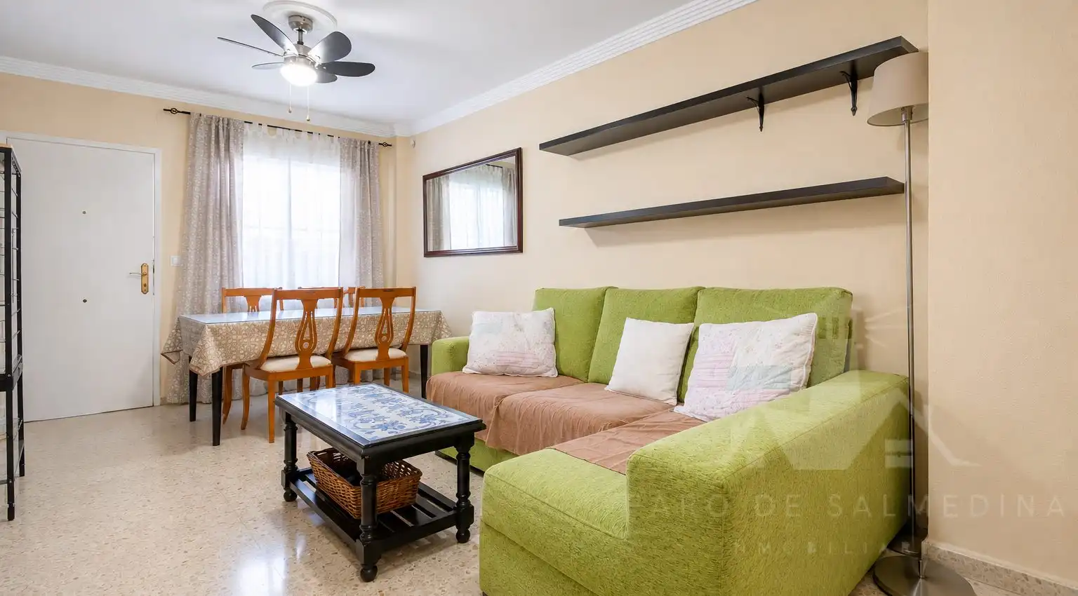 Sala de estar de Casa adosada en venta en Chipiona con Terraza