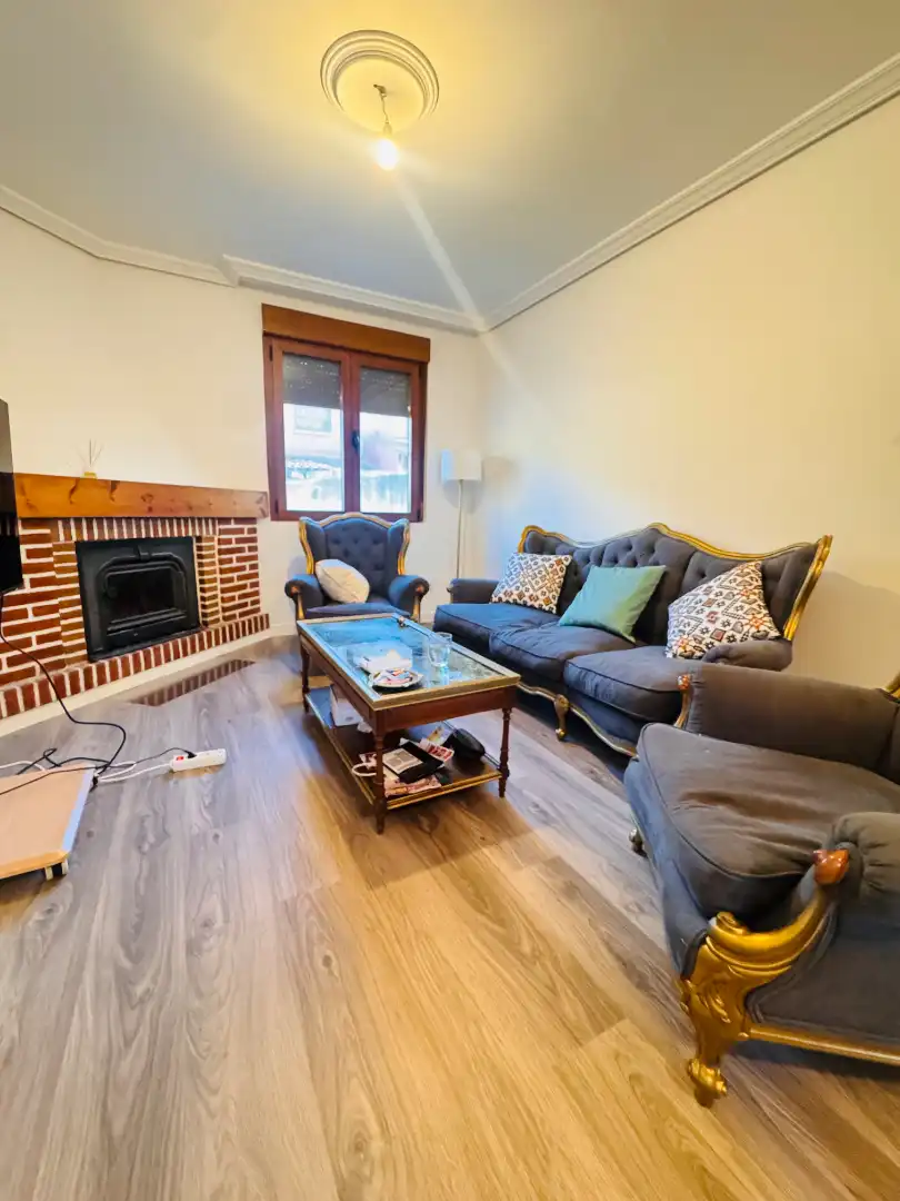 Sala de estar de Casa adosada en venta en Laguna de Duero con Calefacción, Jardín privado y Parquet