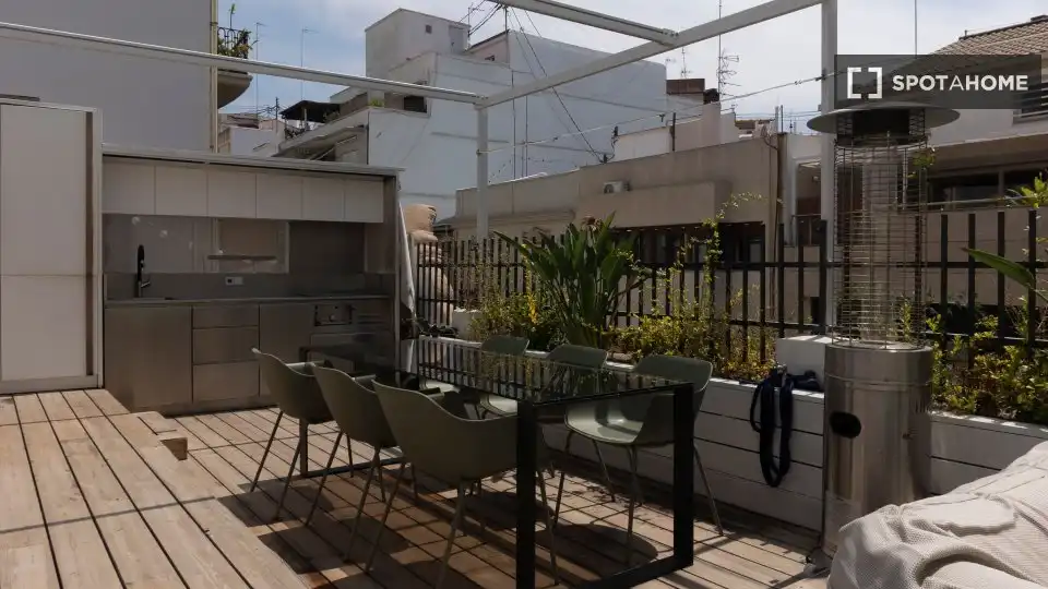 Appartamento con terrazza in affitto a L'Eixample, imagen 2