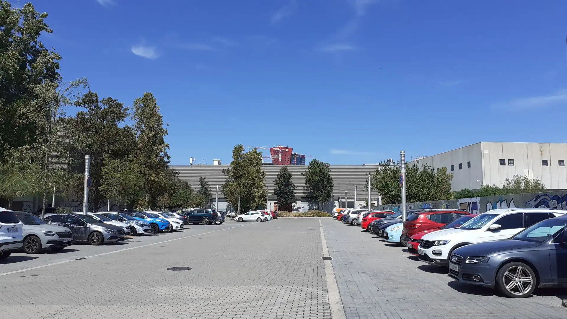 Parkplatz von Fabrikhallen zur Miete in L'Hospitalet de Llobregat