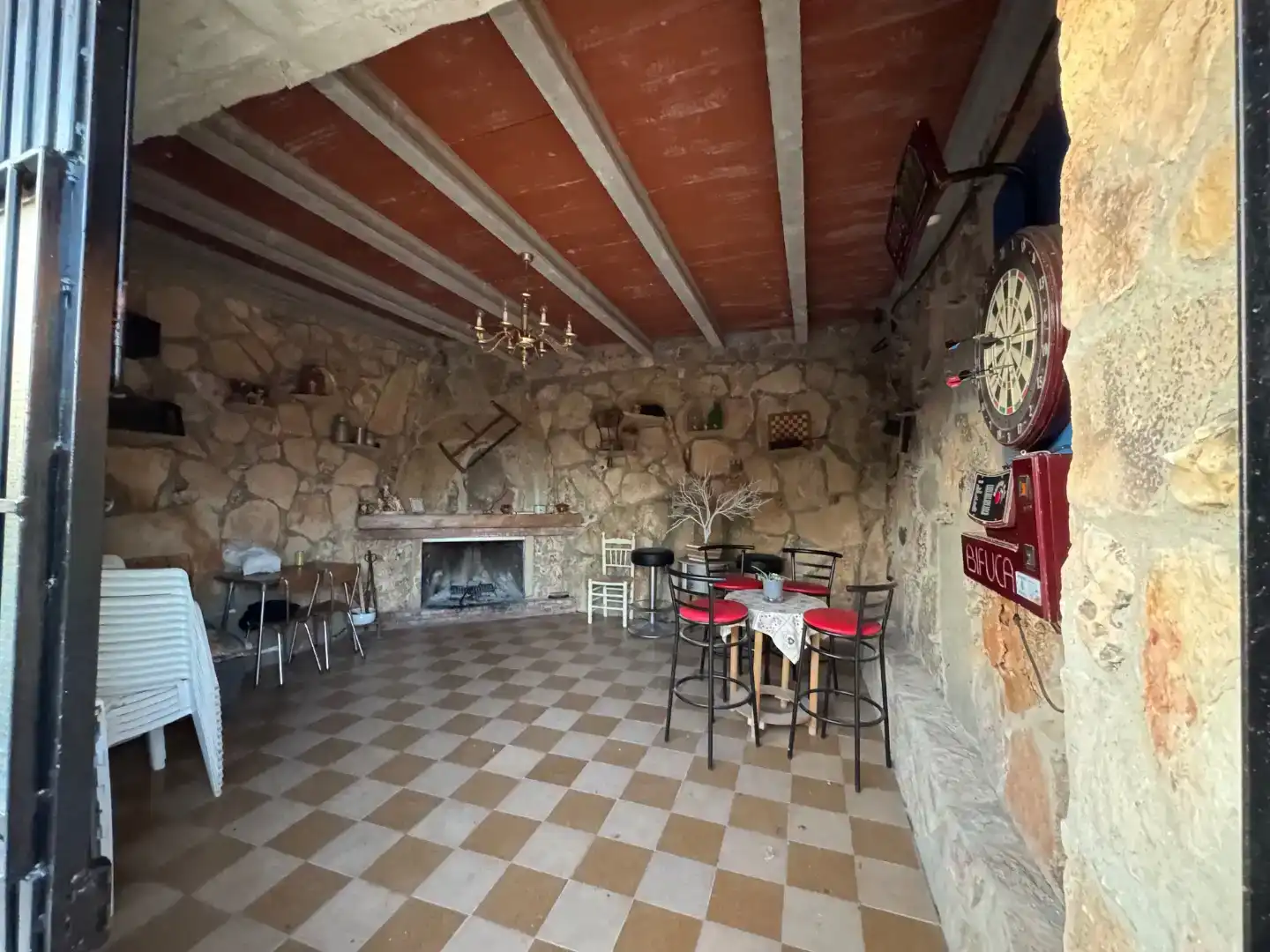Flat for rent in Munera  with Air Conditioner, Swimming Pool and Balcony