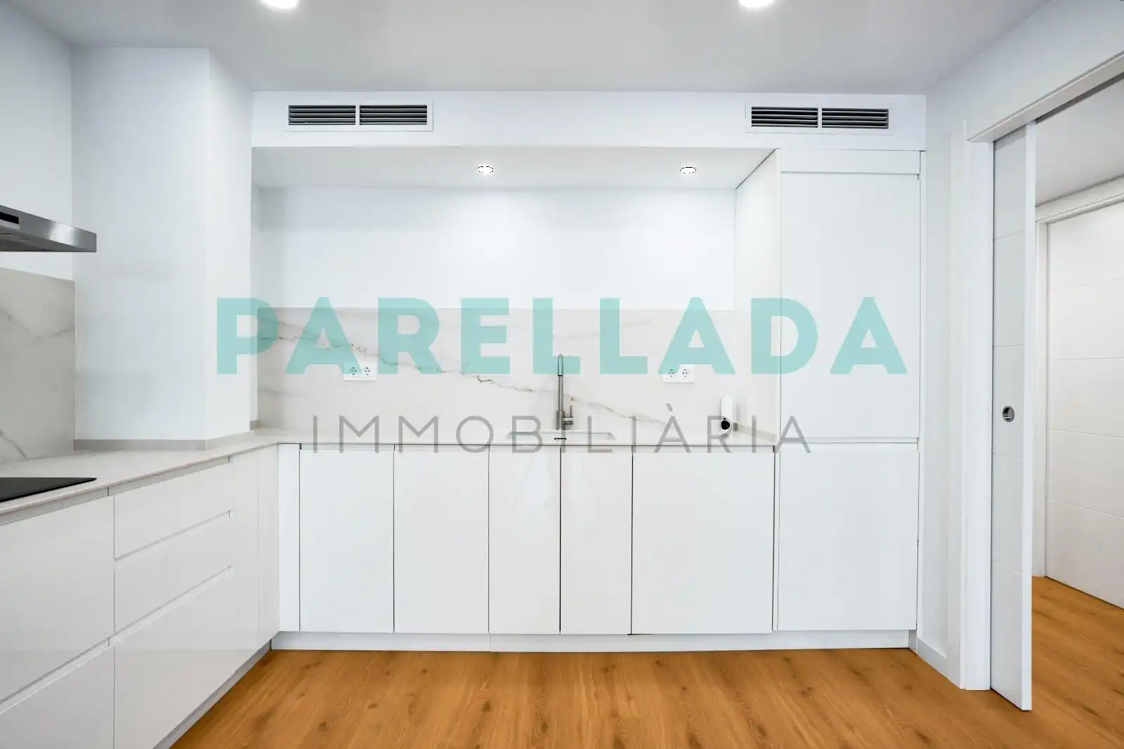 Kitchen of Flat for sale in Badalona  with Air Conditioner, Heating and Parquet flooring