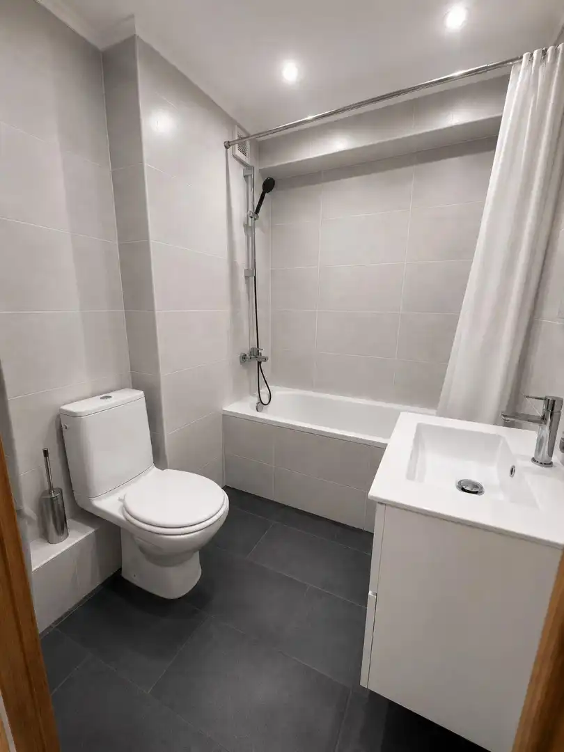 Baño de Piso de alquiler en Valencia con Aire acondicionado, Amueblado y Horno