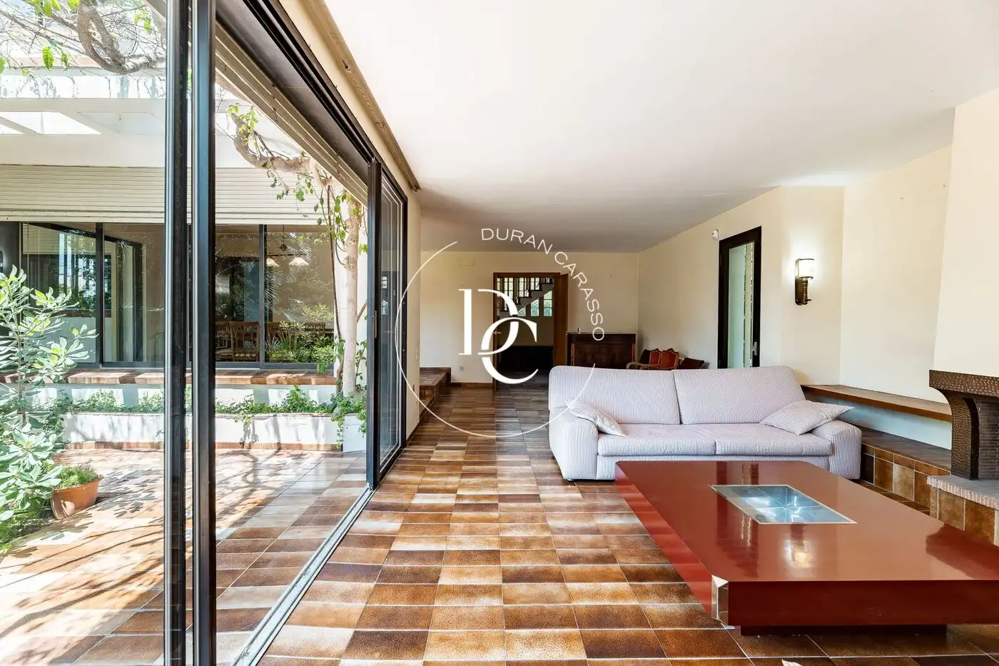 Sala d'estar de Casa o xalet en venda en Cubelles amb Aire condicionat, Calefacció i Jardí privat