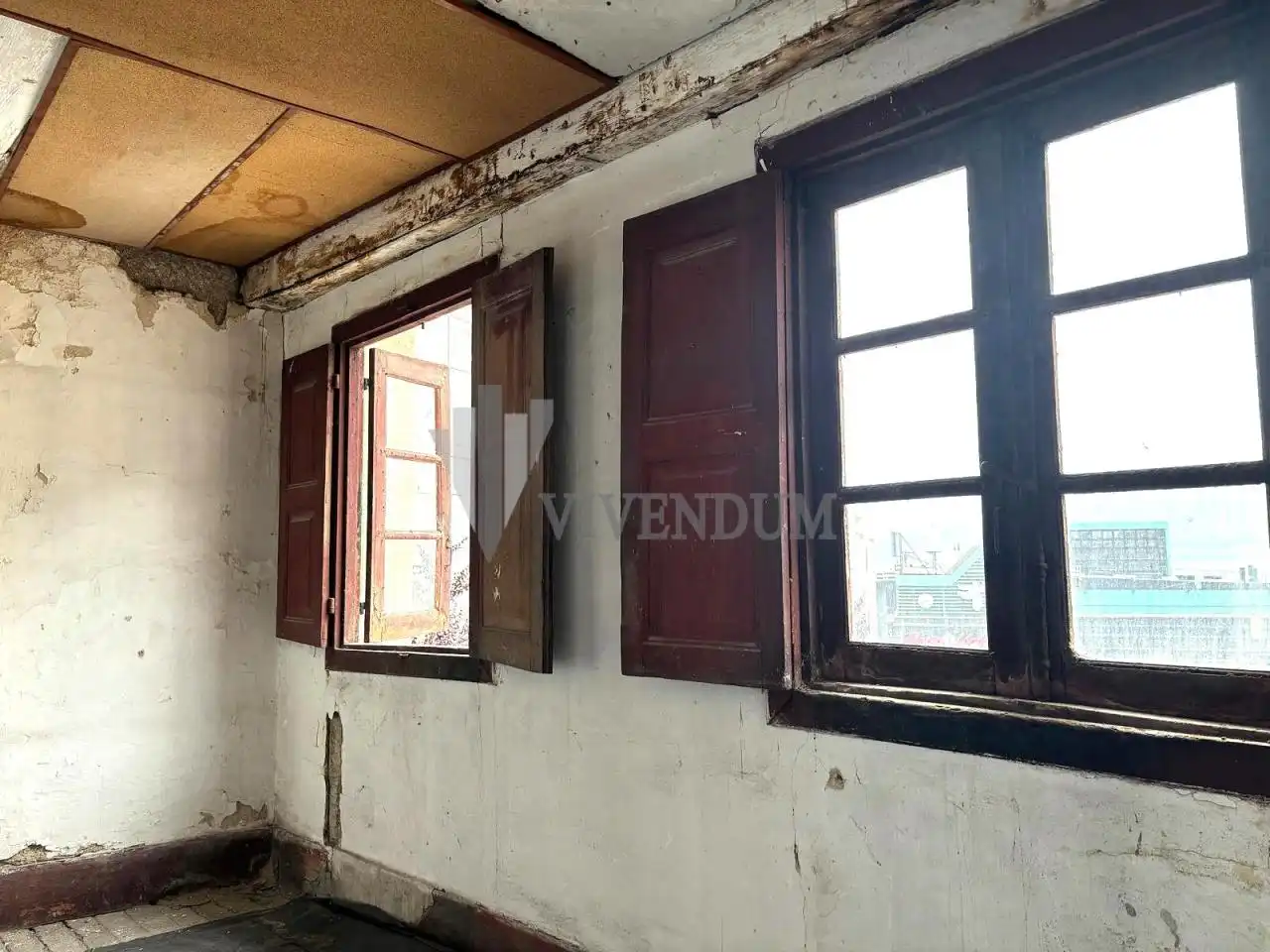 Vista exterior de Edificio en venta en Vigo 