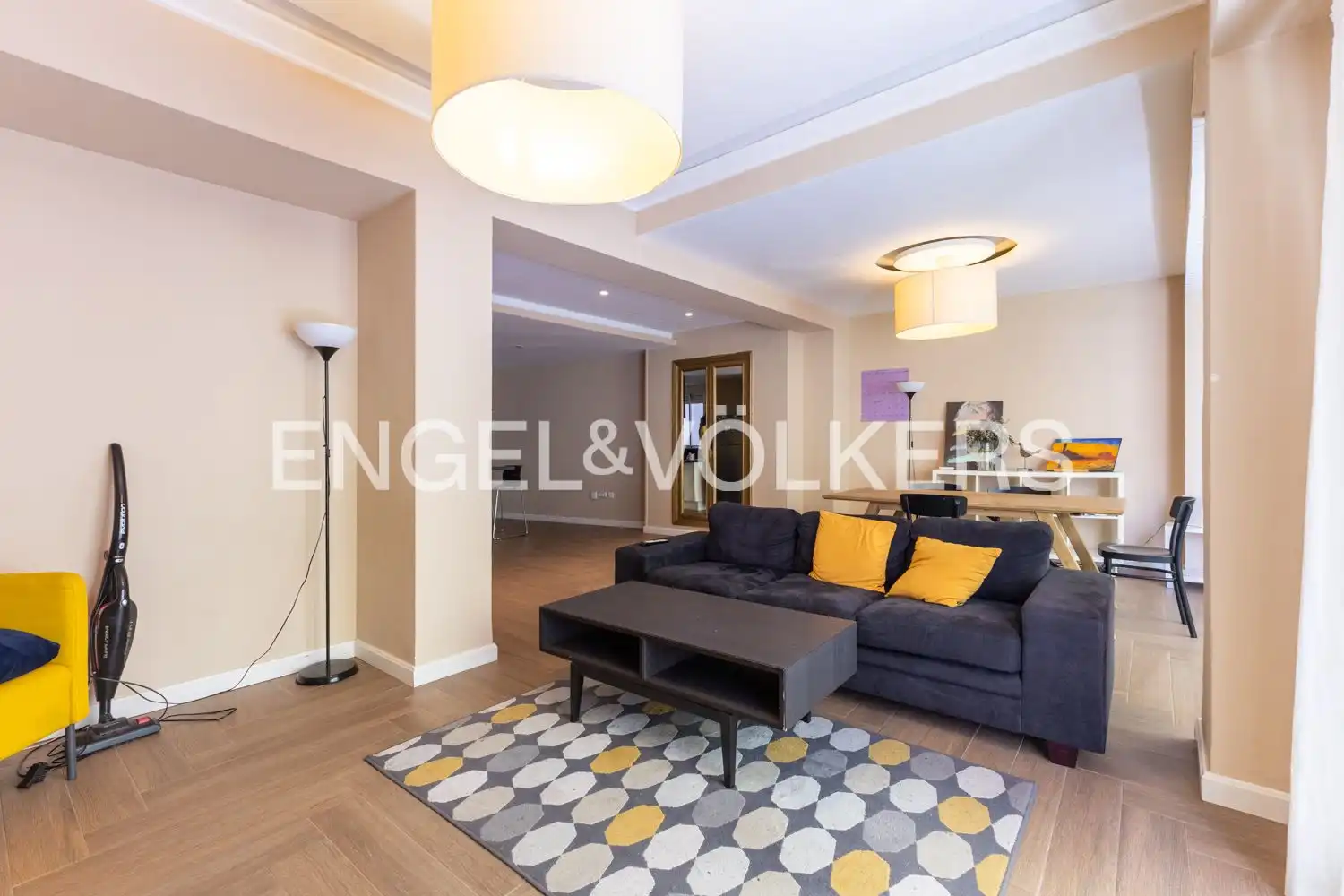 Wohnung zur Miete in Valencia mit Klimaanlage, Heizung und Terrasse