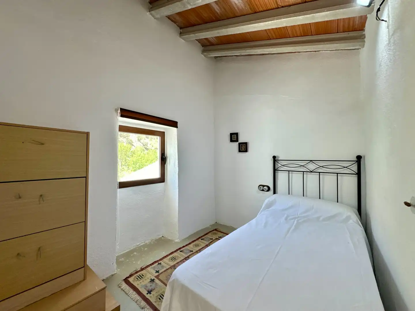 Dormitori de Finca rústica en venda en Sierro amb Aire condicionat, Calefacció i Jardí privat