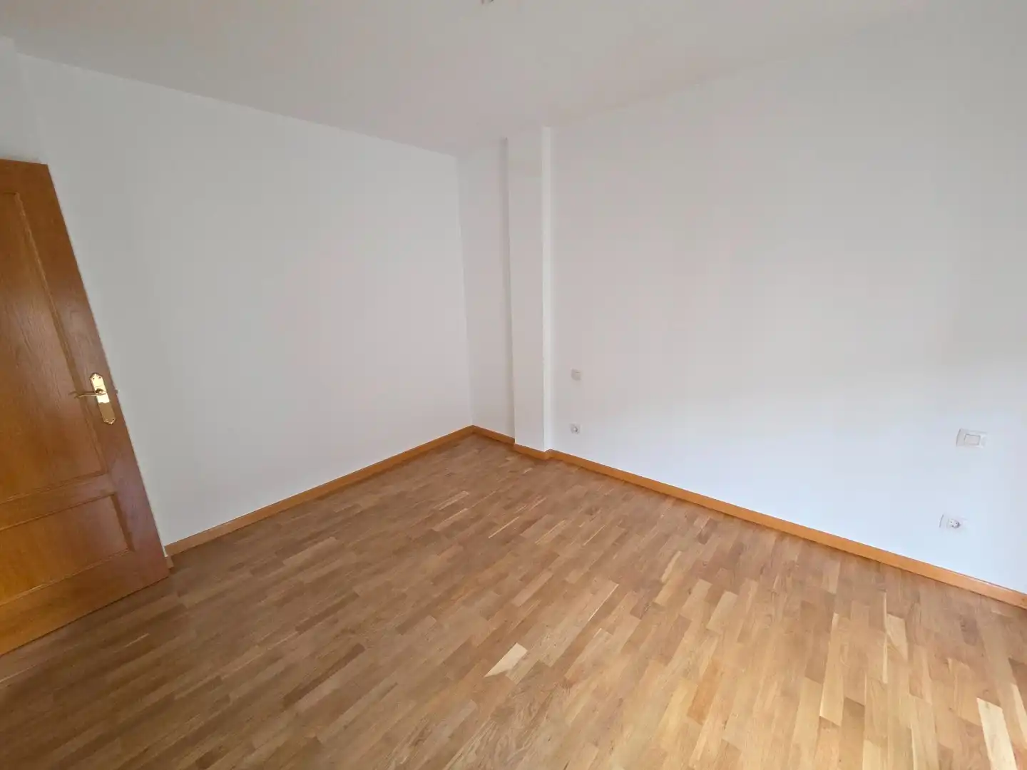 Dormitori de Casa adosada en venda en Burgos amb Calefacció, Jardí privat i Terrassa