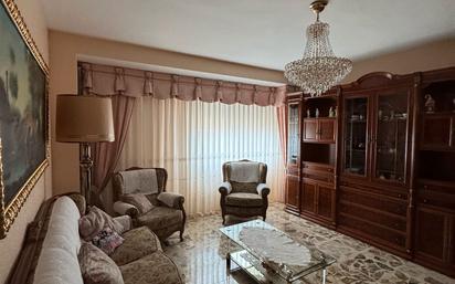 Living room of Flat for sale in  Zaragoza Capital  with Heating, Furnished and Oven