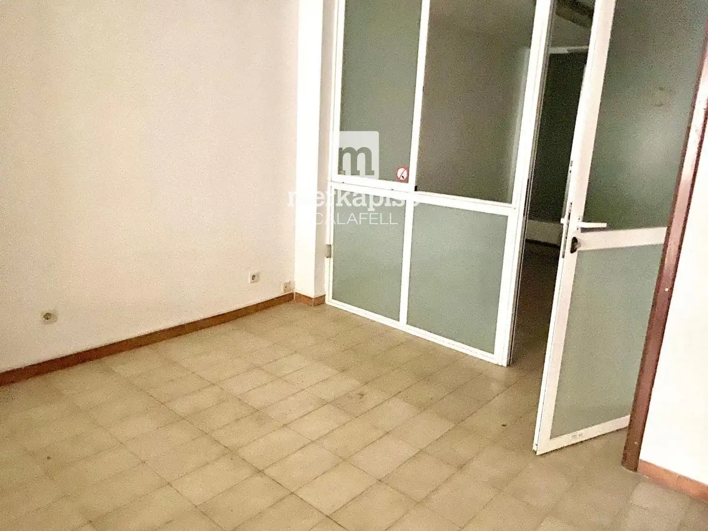 Schlafzimmer von Fabrikhallen zum Verkauf in El Vendrell