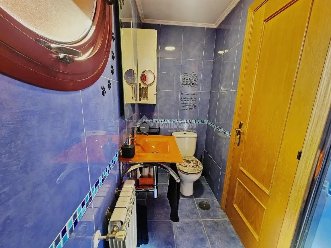 Badezimmer von Dachboden zum Verkauf in Parla mit Klimaanlage, Heizung und Terrasse
