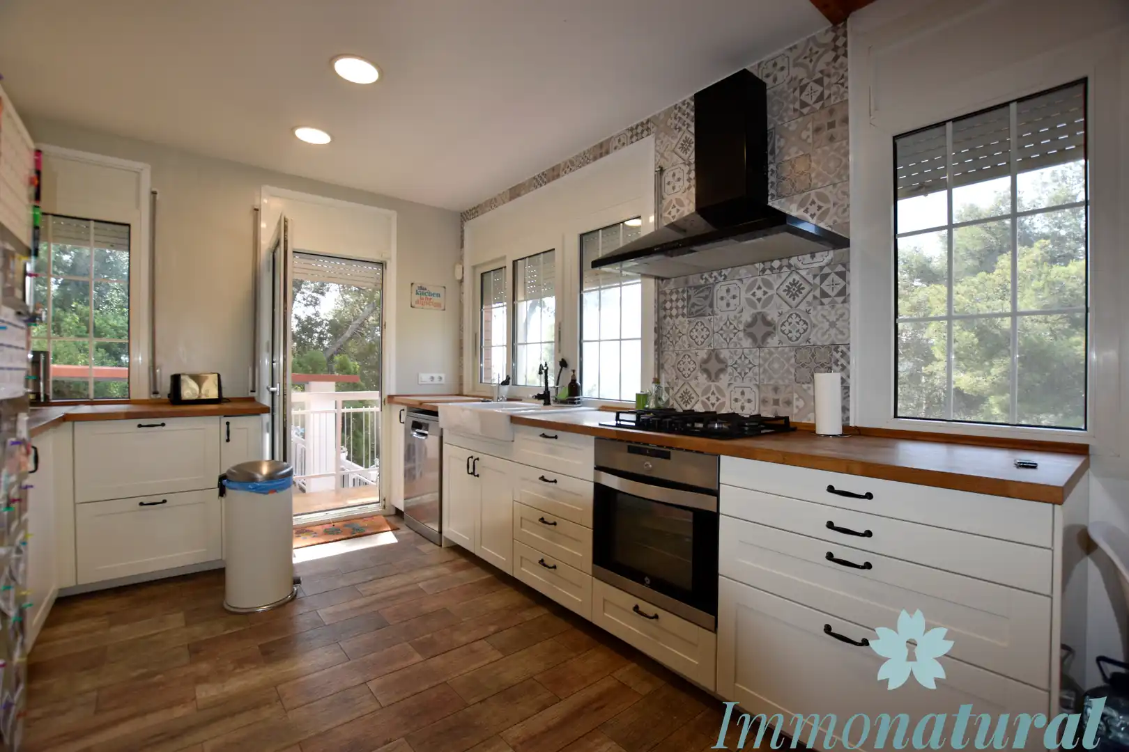Cocina de Casa o chalet en venta en Torrelles de Llobregat con Aire acondicionado, Calefacción y Jardín privado