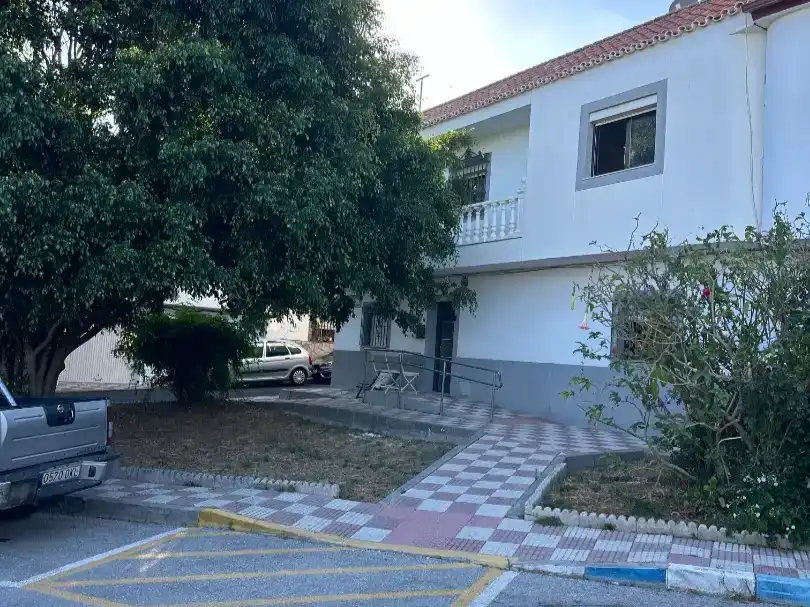 Vista exterior de Casa adosada en venta en Los Barrios con Balcón
