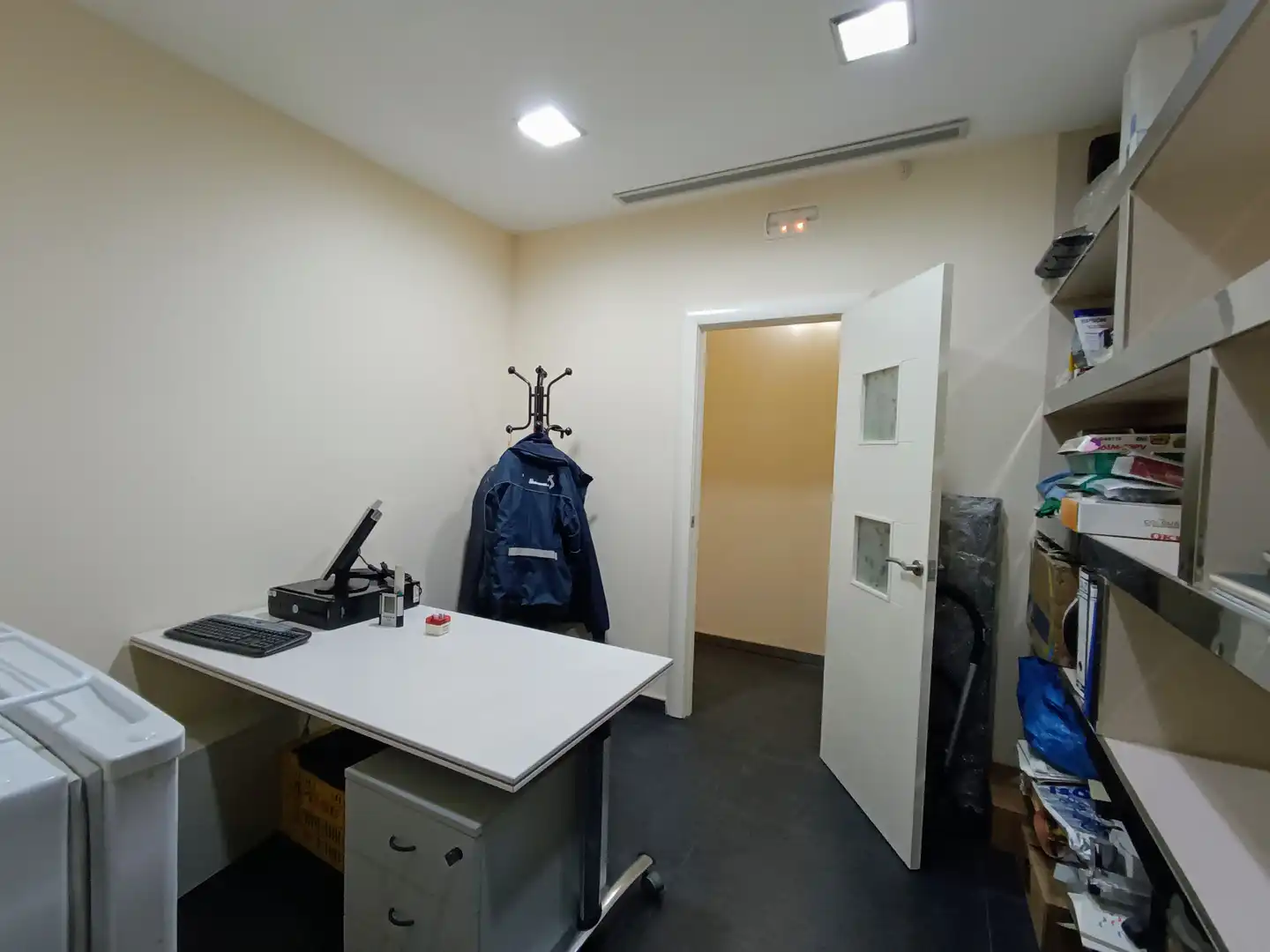 Local en venta en Alicante / Alacant con Aire acondicionado, Amueblado y Internet