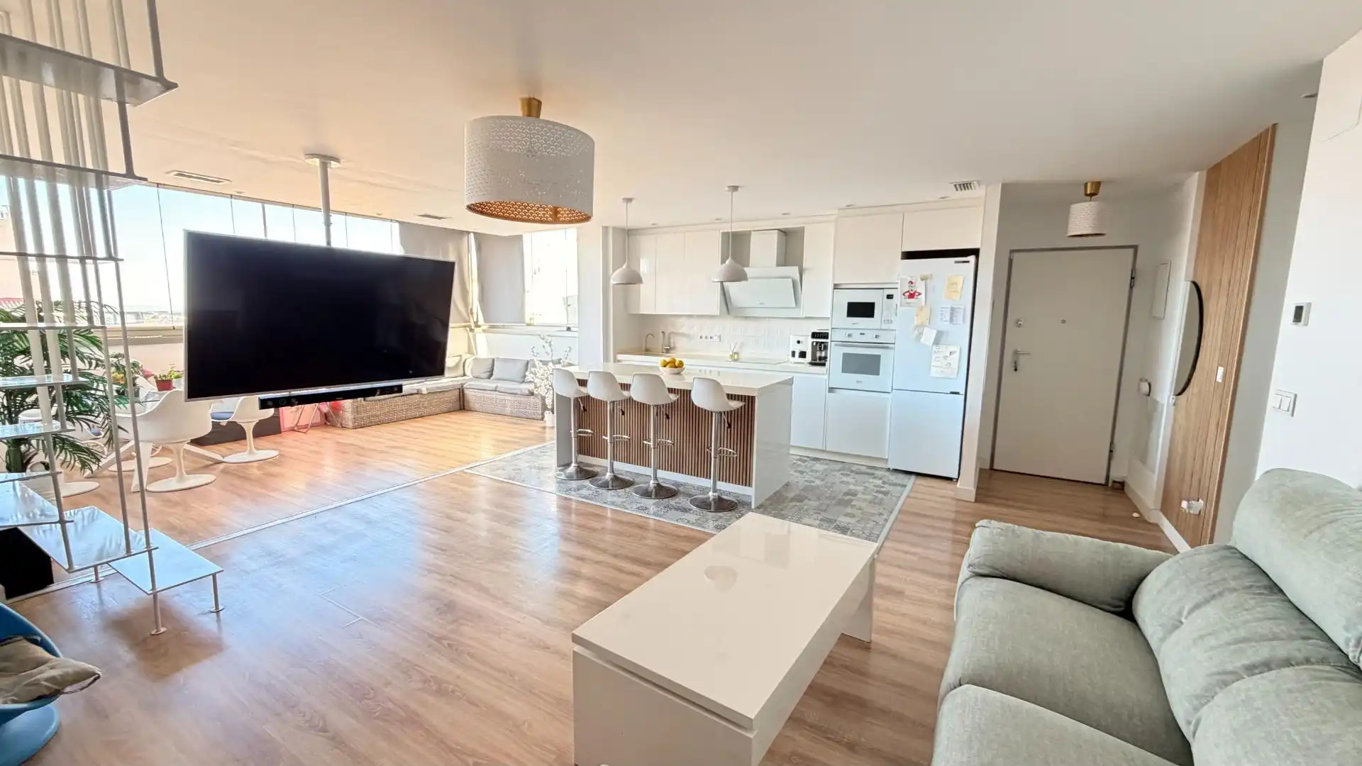 Wohnzimmer von Dachboden zum Verkauf in Elche / Elx mit Heizung, Terrasse und Abstellraum