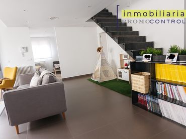 House with garden for sale in Calle Val Alta 44