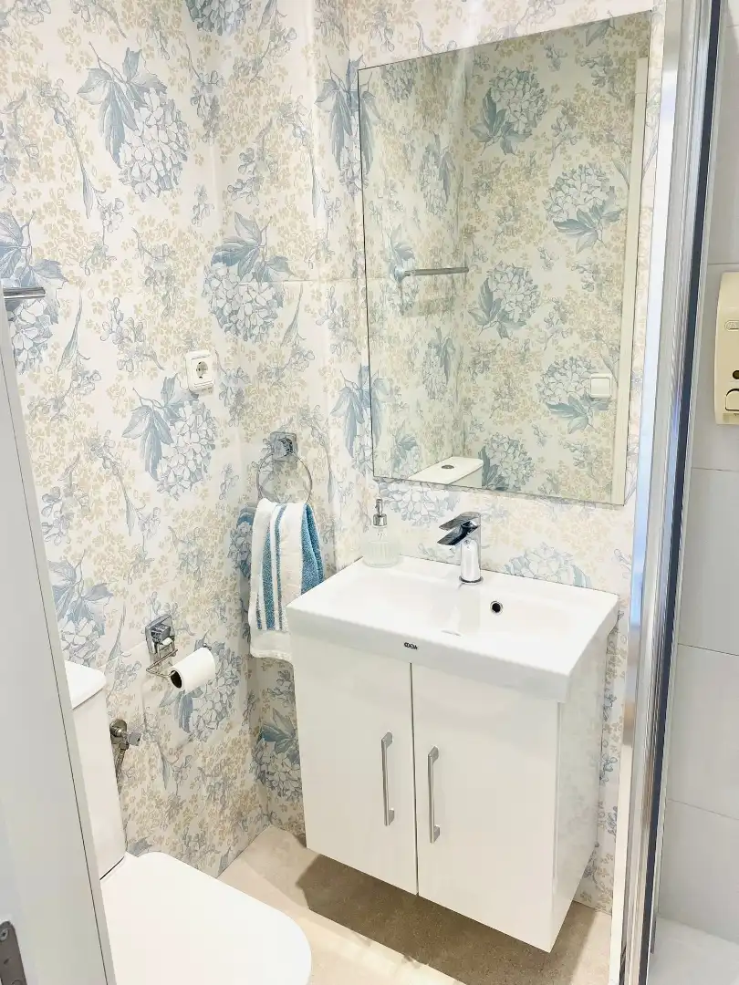 Badezimmer von Wohnung zur Miete in Benalmádena mit Klimaanlage, Terrasse und Möbliert