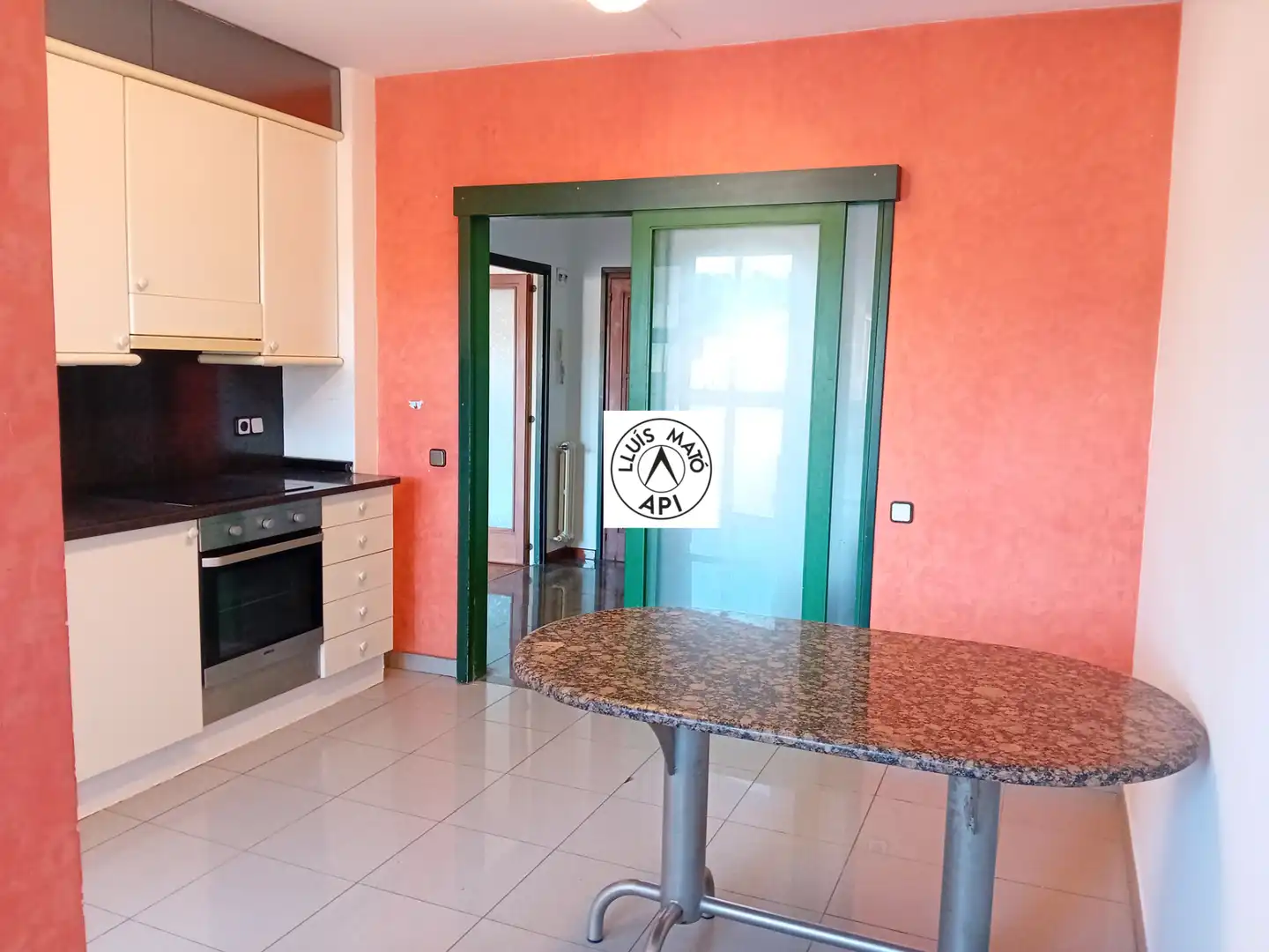 Cocina de Piso en venta en Girona con Calefacción, Terraza y Internet