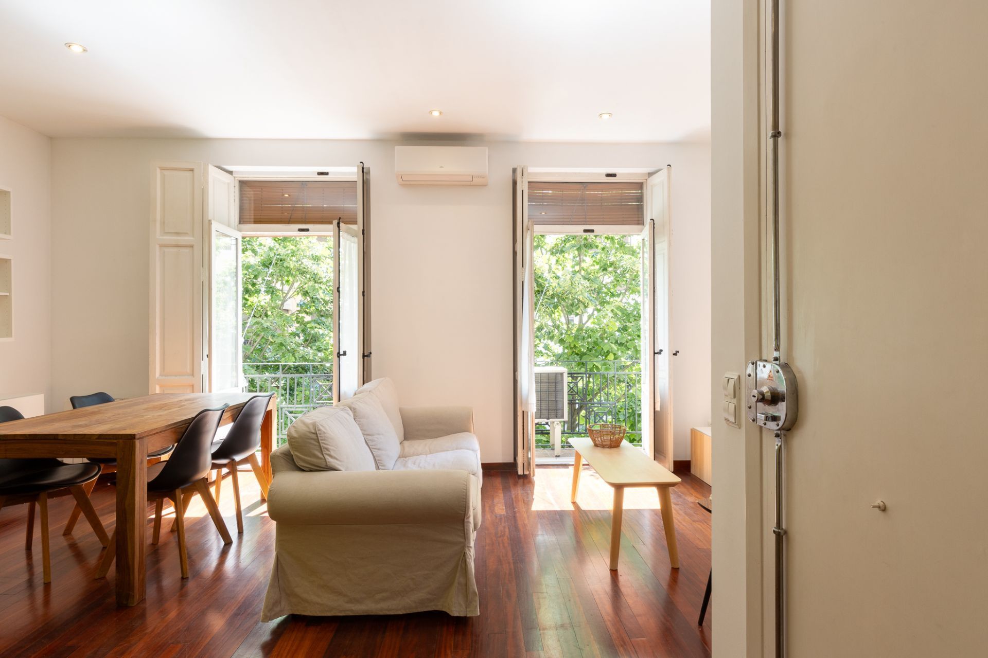 Living room of Flat to rent in  Valencia Capital  with Air Conditioner, Heating and Furnished