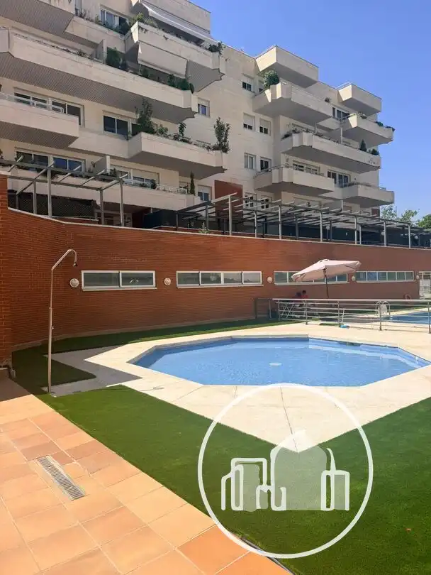 Swimming pool of Flat for rent in La Moraleja  with Air Conditioner, Heating and Private garden