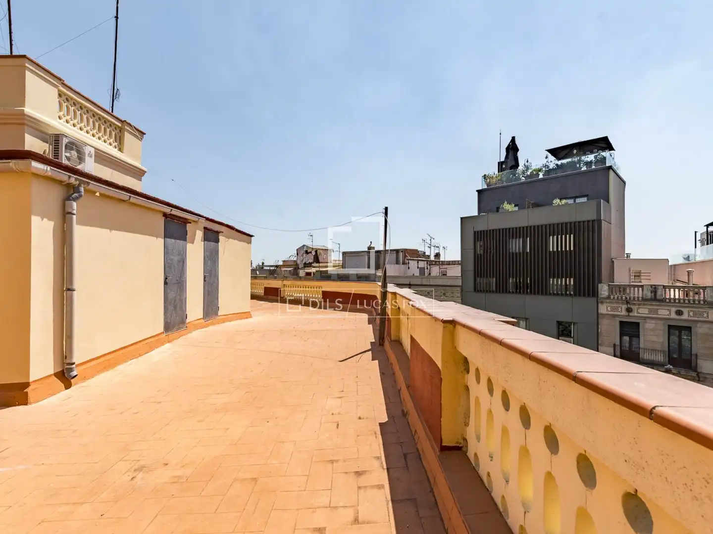 Terrasse von Wohnung zum Verkauf in Barcelona mit Klimaanlage, Parkett und Terrasse