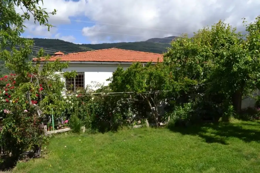 Houses for sale in Calle Cervantes, Cabrero