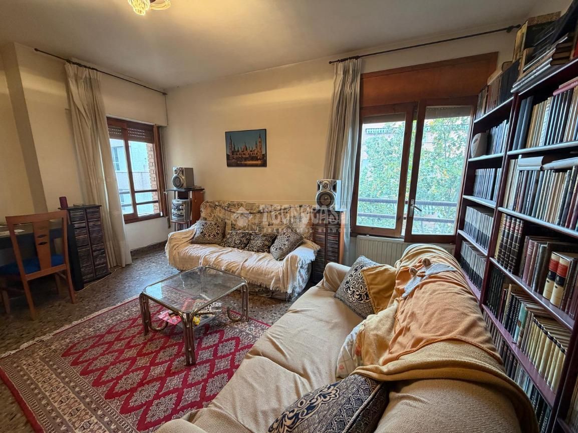 Sala d'estar de Pis en venda en  Zaragoza Capital amb Calefacció