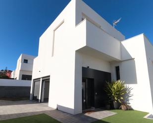 Vista exterior de Casa adosada en venda en Las Palmas de Gran Canaria amb Jardí privat, Terrassa i Balcó