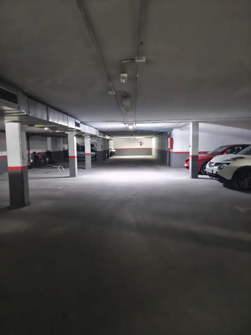Parking de Piso en venta en Camarena con Terraza, Trastero y Piscina comunitaria
