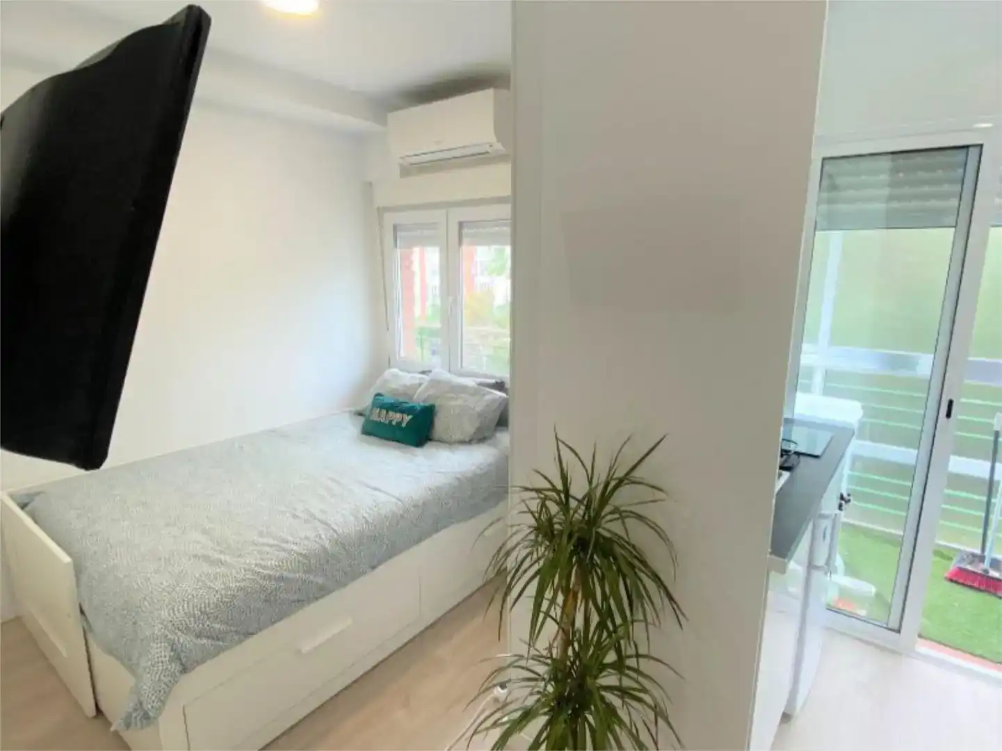 Bedroom of Apartments for rent in  Madrid Capital  with Air Conditioner and Balcony
