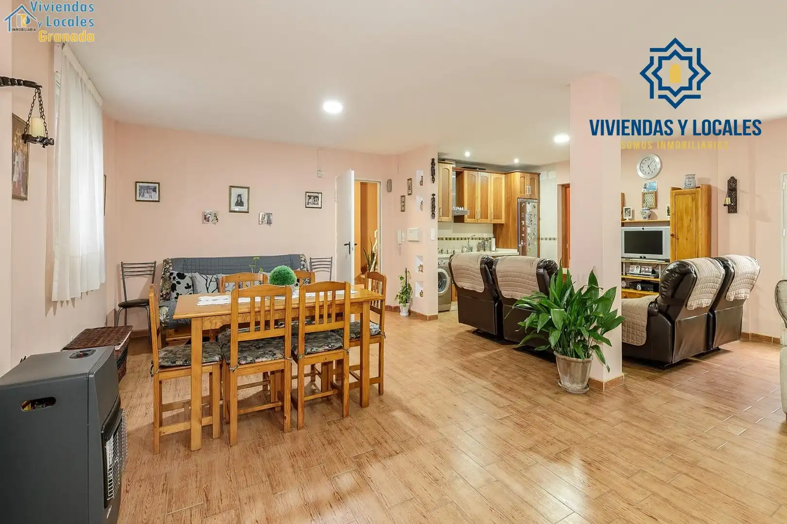 Sala d'estar de Casa o xalet en venda en Granada amb Calefacció, Terrassa i Traster