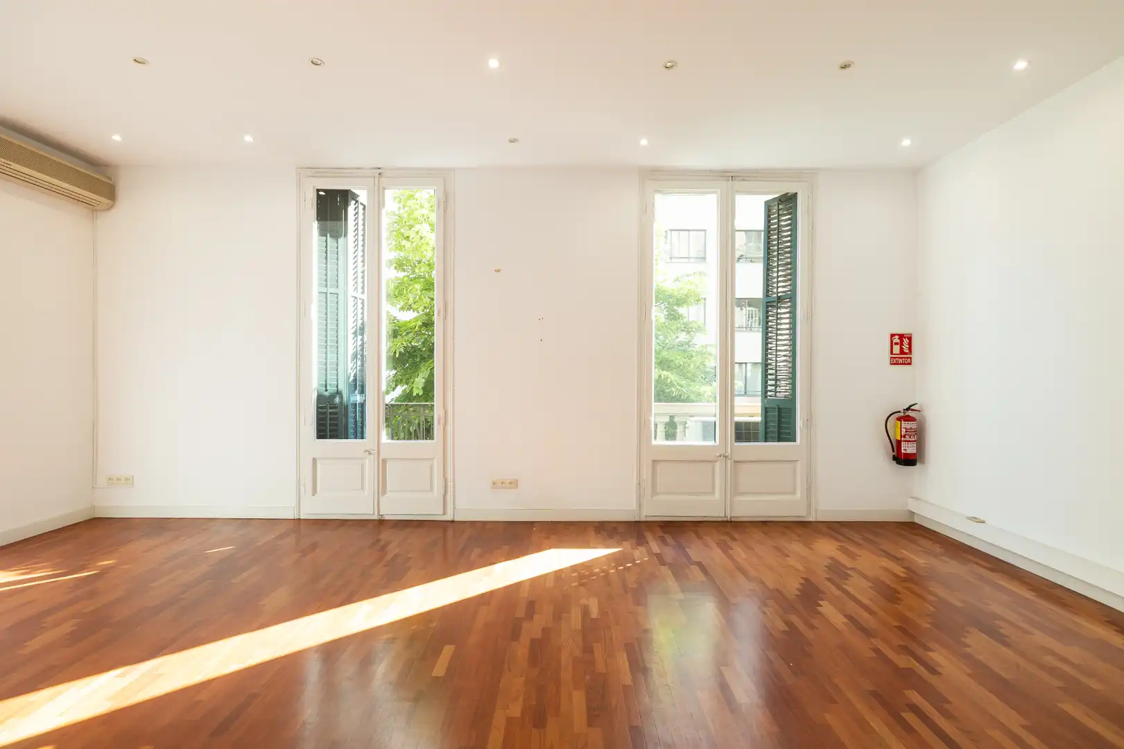 Wohnung zum Verkauf in Barcelona mit Klimaanlage, Heizung und Parkett