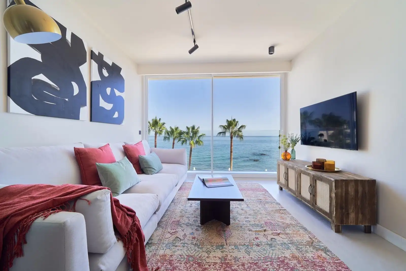 Sala d'estar de Apartament de lloguer en Benalmádena amb Aire condicionat, Terrassa i Moblat