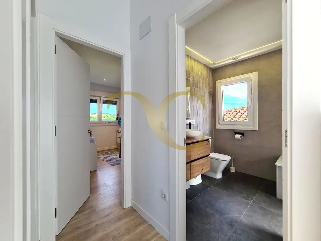 Baño de Casa o chalet en venta en Gijón  con Calefacción, Jardín privado y Balcón