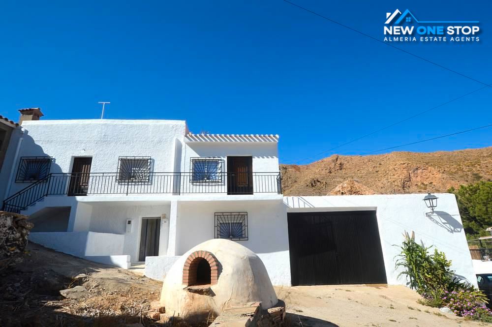 Vista exterior de Casa adosada en venda en Bédar amb Jardí privat, Terrassa i Traster