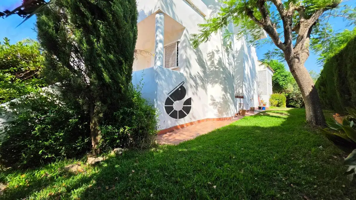 Jardín de Casa adosada en venta en Mairena del Aljarafe con Aire acondicionado, Jardín privado y Trastero