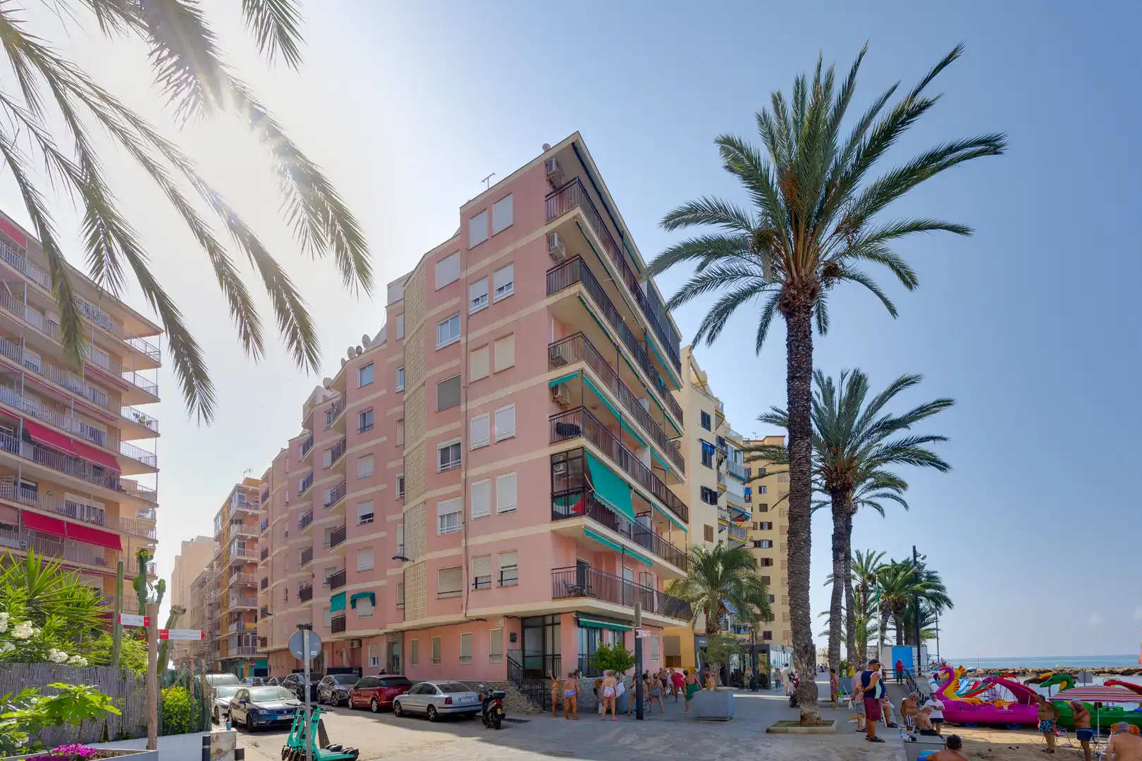 Vista exterior de Pis en venda en Torrevieja amb Aire condicionat i Terrassa