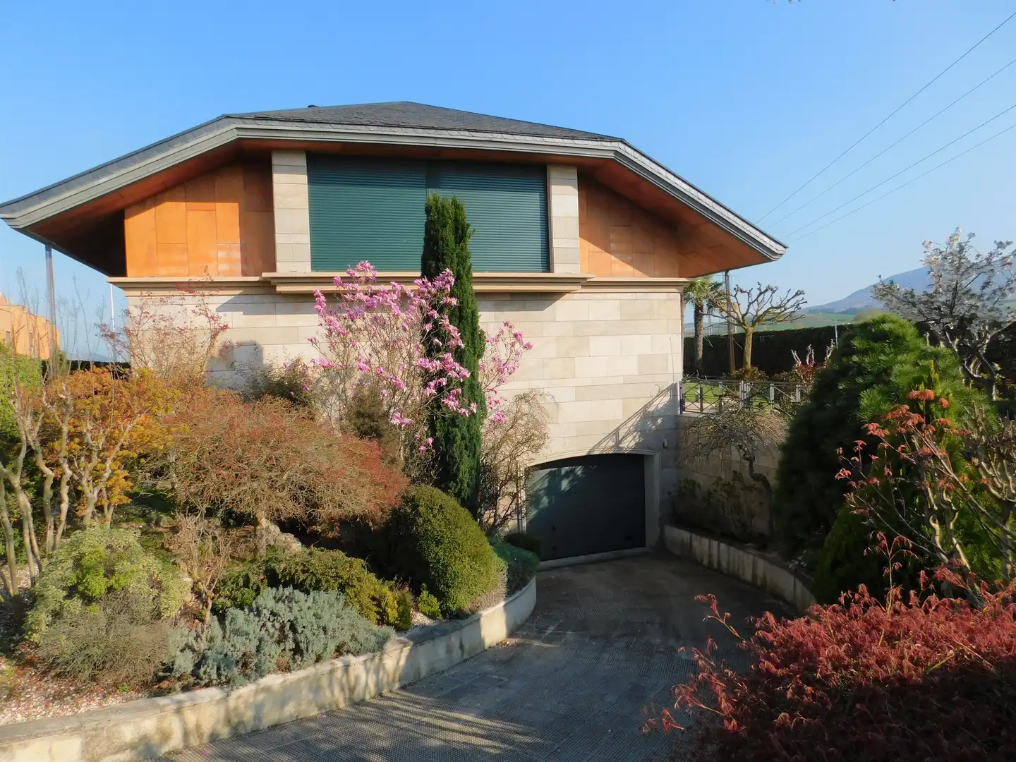 Vista exterior de Casa o chalet en venta en Zizur Mayor / Zizur Nagusia con Calefacción, Jardín privado y Terraza