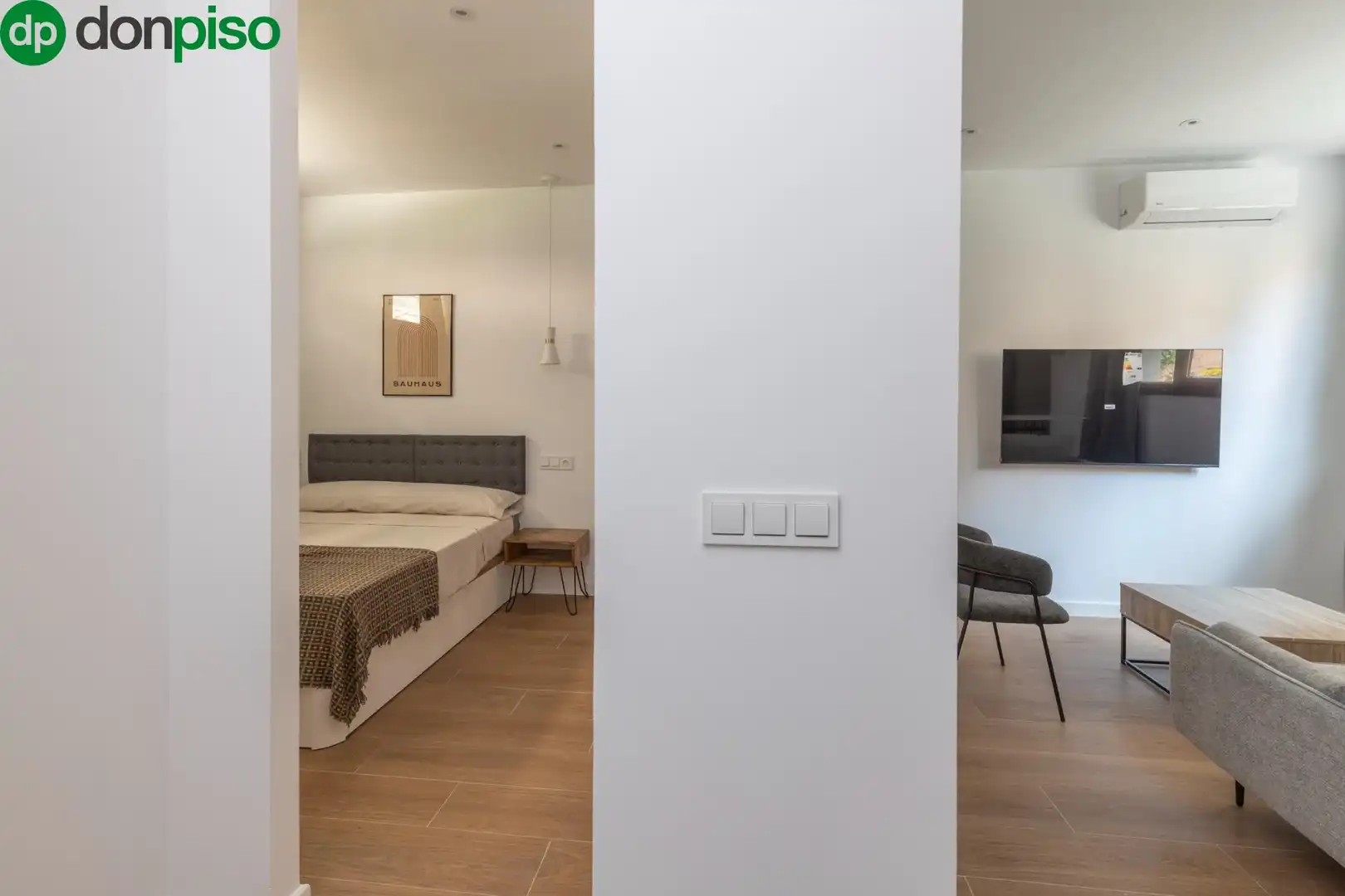 Dormitori de Apartament en venda en Granada amb Aire condicionat, Calefacció i Jardí privat