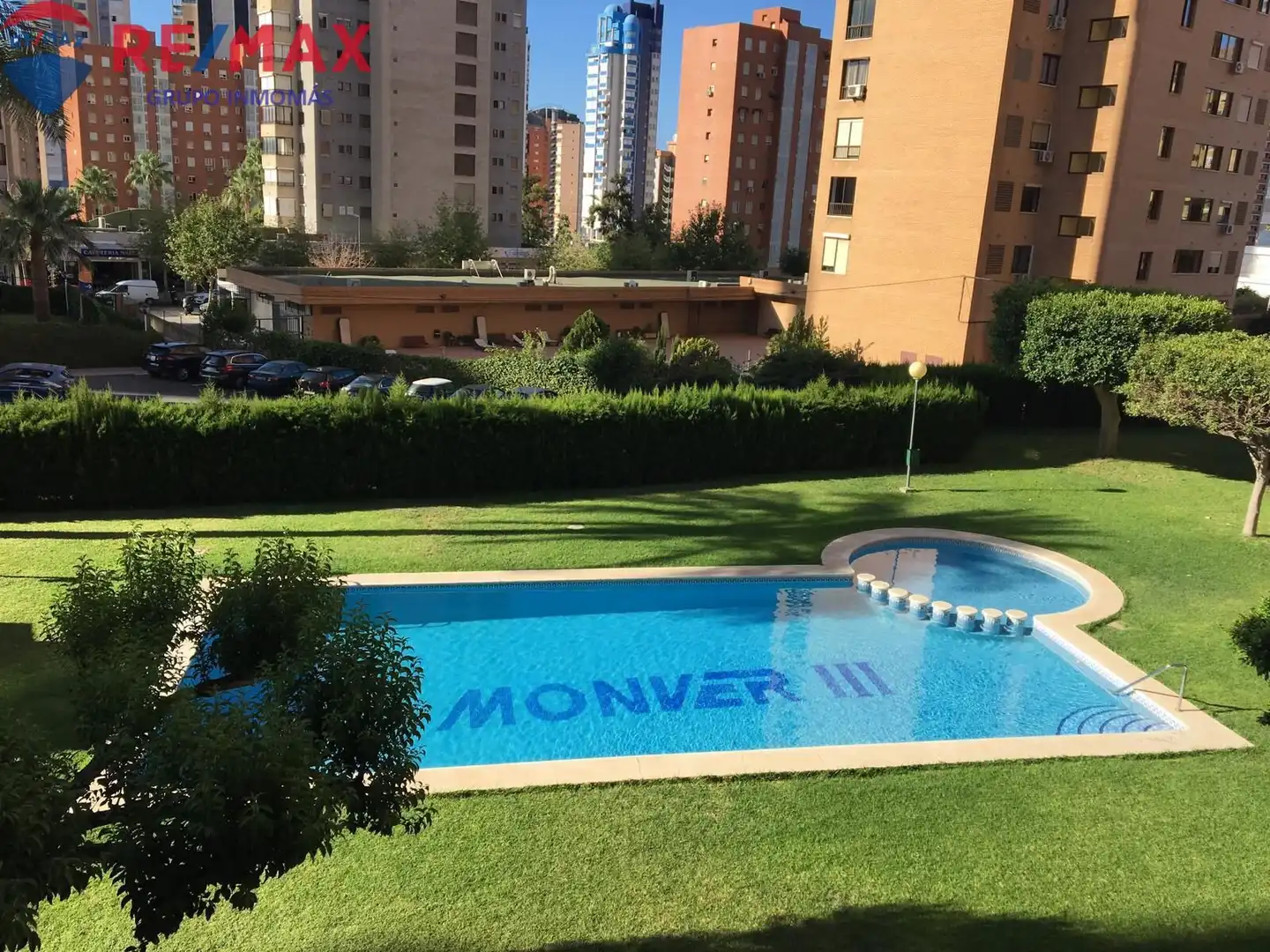 Piscina de Pis de lloguer en Benidorm amb Aire condicionat, Calefacció i Jardí privat