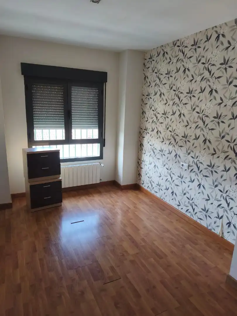 Schlafzimmer von Wohnung zur Miete in Badajoz mit Klimaanlage, Heizung und Möbliert