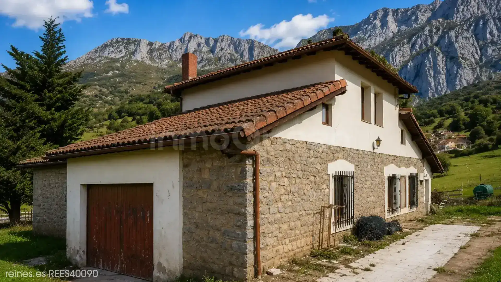 Vista exterior de Casa o xalet en venda en Cillorigo de Liébana, Cantabria
