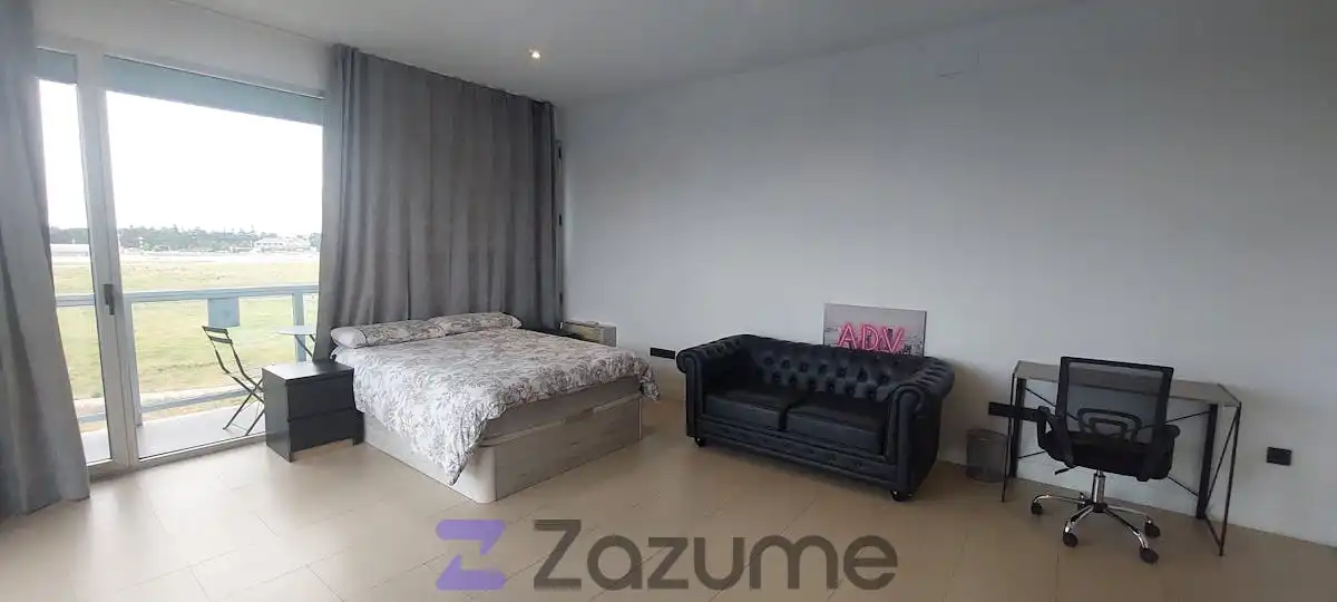 Dormitori de Loft de lloguer en Madrid amb Aire condicionat, Calefacció i Jardí privat