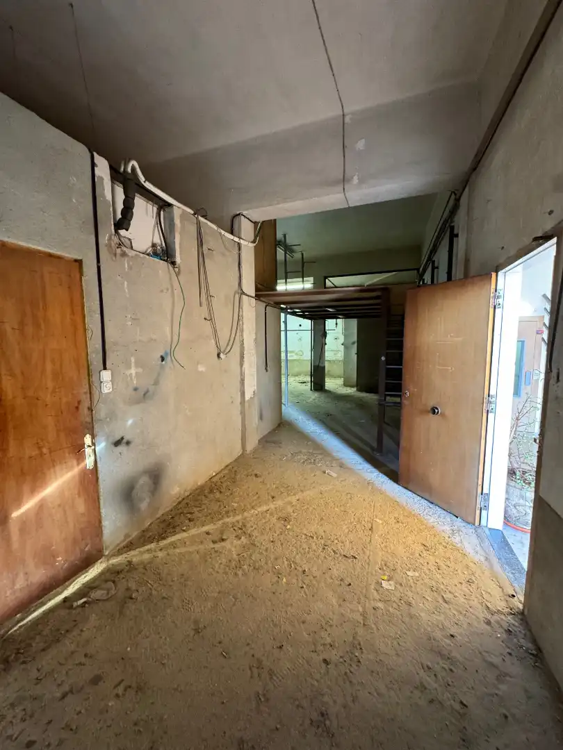 Gewerbefläche zum Verkauf in Carrer Abat Llort 6, imagen 2