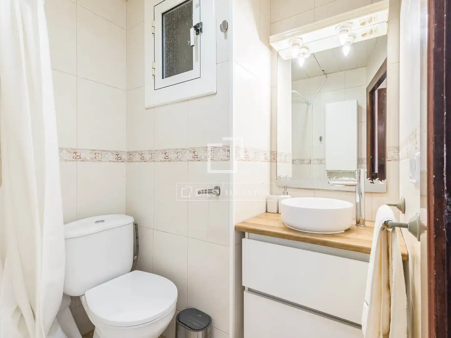 Baño de Piso en venta en Barcelona con Aire acondicionado, Calefacción y Trastero