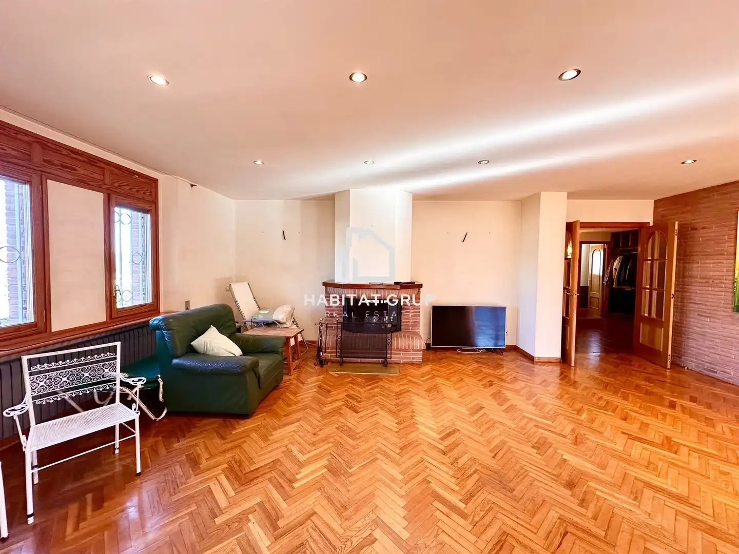 Sala d'estar de Casa o xalet en venda en Girona amb Calefacció, Jardí privat i Traster