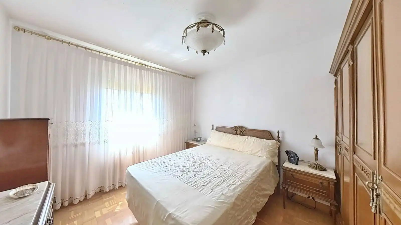 Habitación de Apartamento en venta en Madrid con Calefacción y Trastero