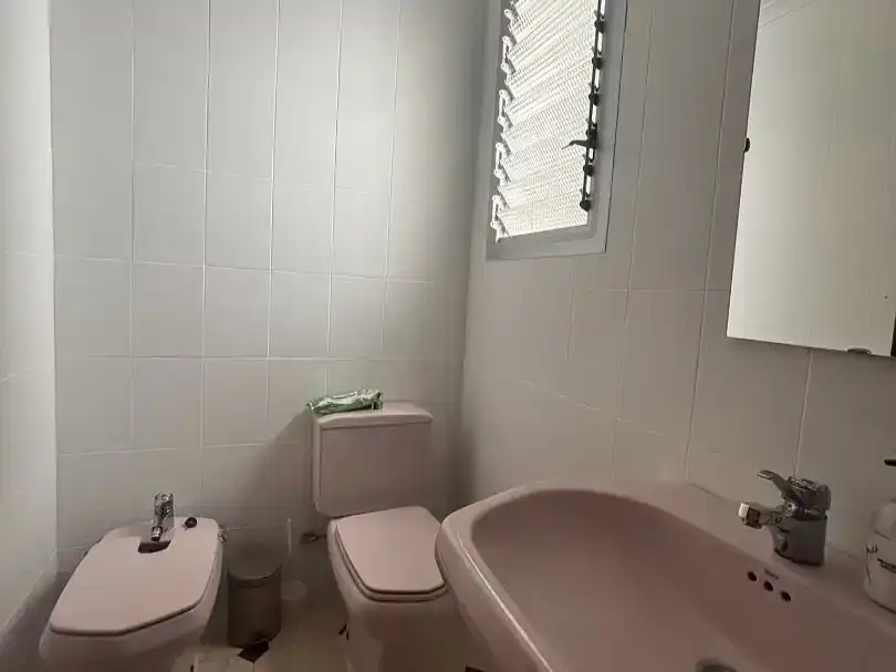 Baño de Piso para compartir en Plaza de Toros - Avenida Chapí - Trinquete  